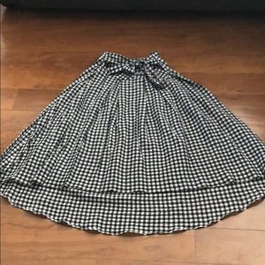 Max studio black and white hi-low skirt